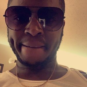 Meet your Posher, Devonte